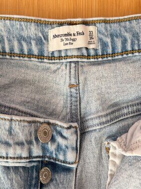 Abercrombie & Fitch The '90s Baggy Low Rise Jeans Light Wash Size 33/16